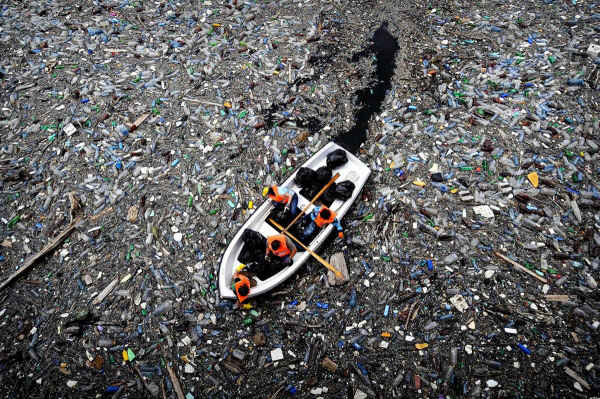 A Big Mess in the Oceans – And No One to Clean Up?